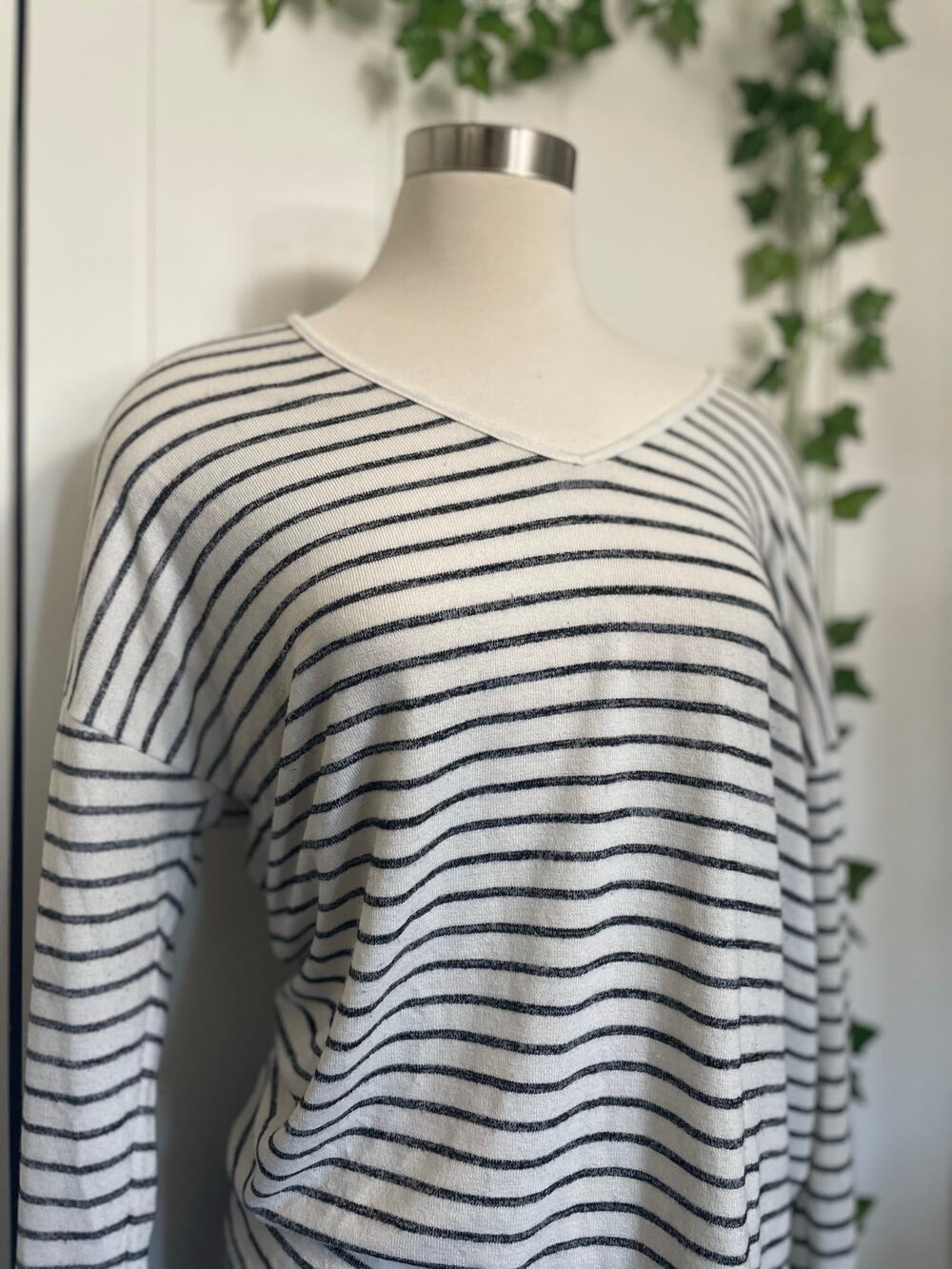 The Gap Womans Casual V Neck Striped Knit Long Sleeve Shirt/Light Cardi SZ L